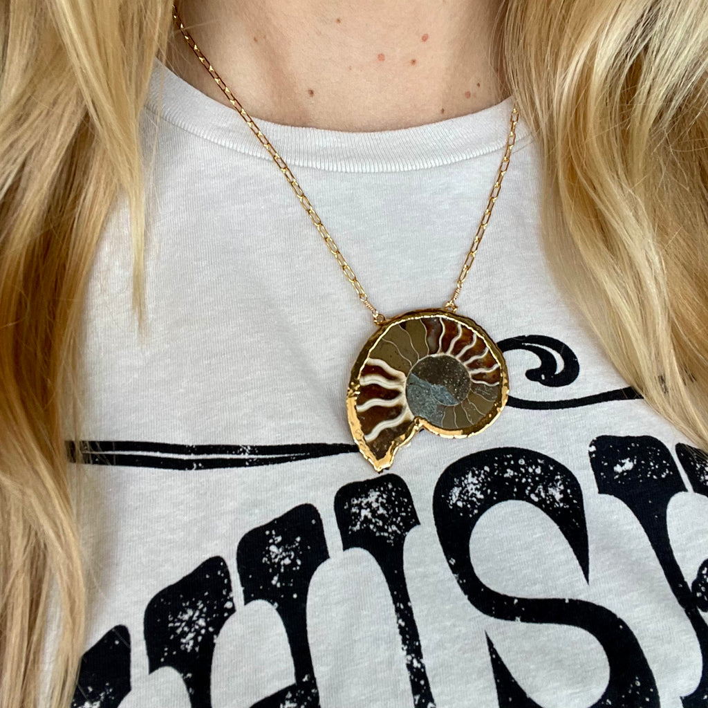 1664 - Nautilus Shell Necklace