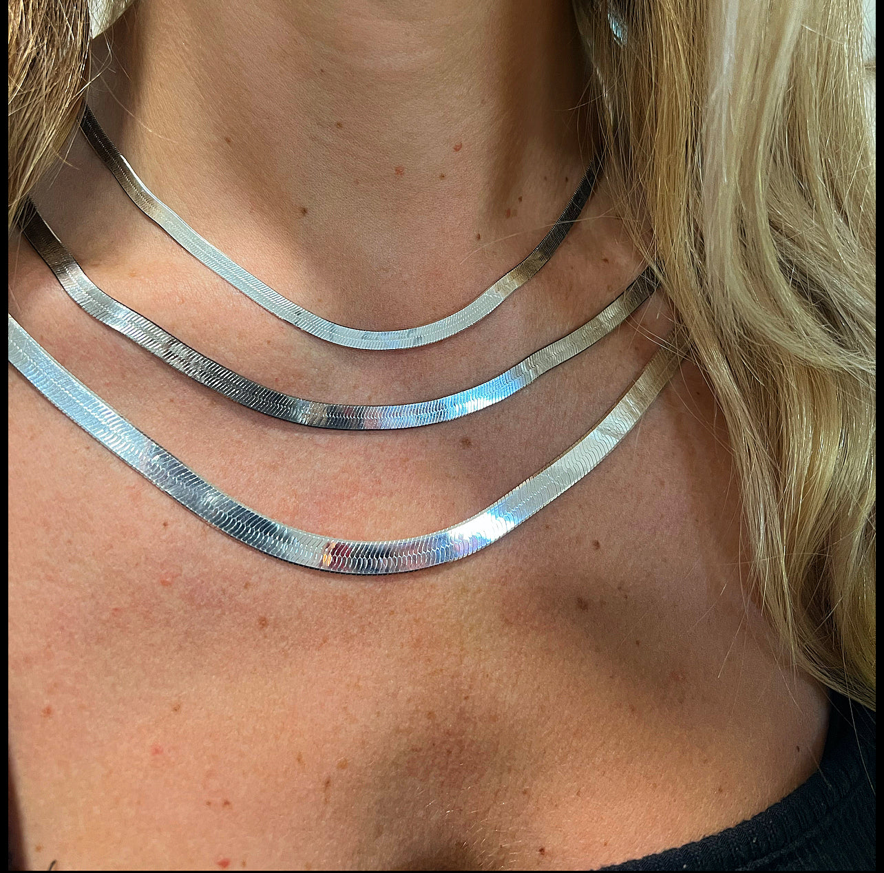 Blake Skinny Herringbone Chain Necklace Silver – Miss Match Group Inc.